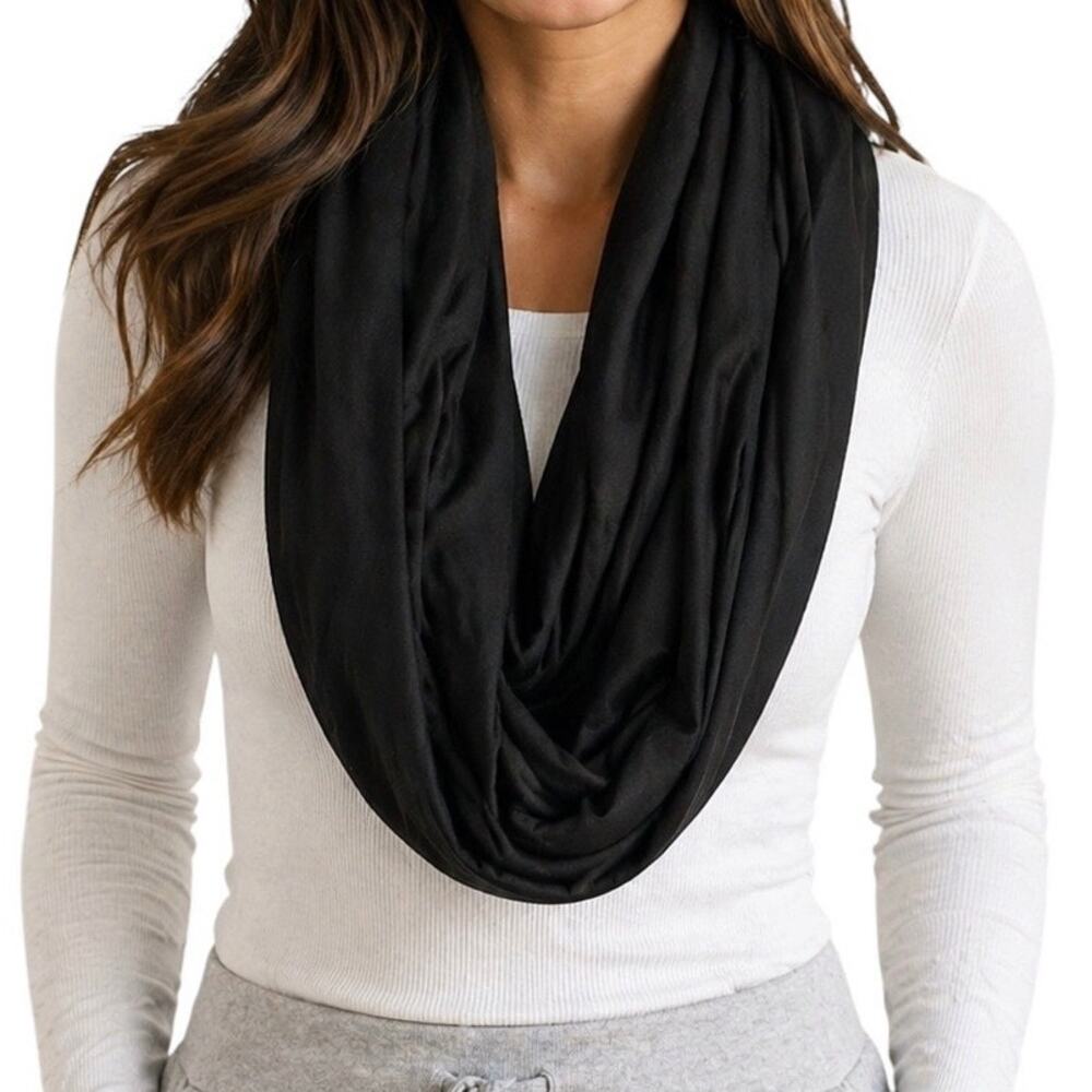 Beyond Yoga Infinity Scarf Black Athleisure Hidden Zip Pocket Travel Stretch